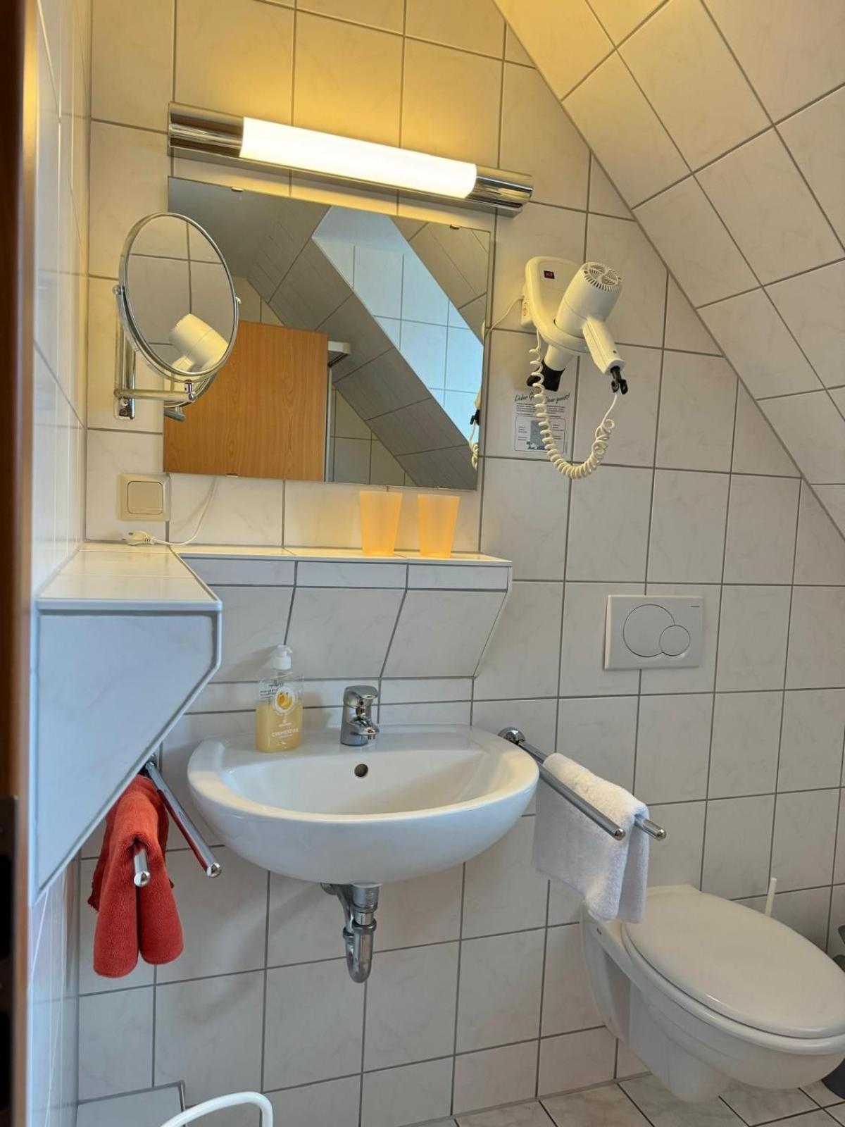 Pension Alter Kutschenbauer Wernigerode Ruang foto